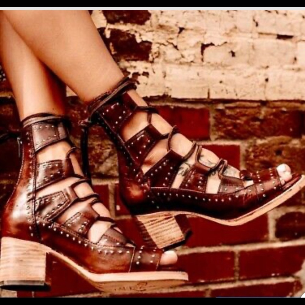 Freebird by Steven lace up Hazel Sandler size 8